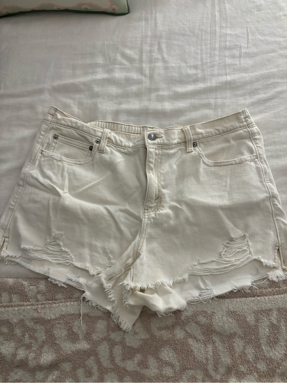 Aerie Women’s White Distressed Denim Shorts